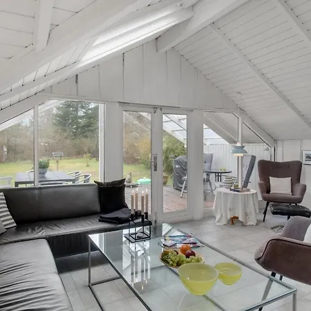 4 Bedroom Pet Friendly In