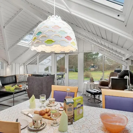 4 Bedroom Stunning In Ferienhaus *