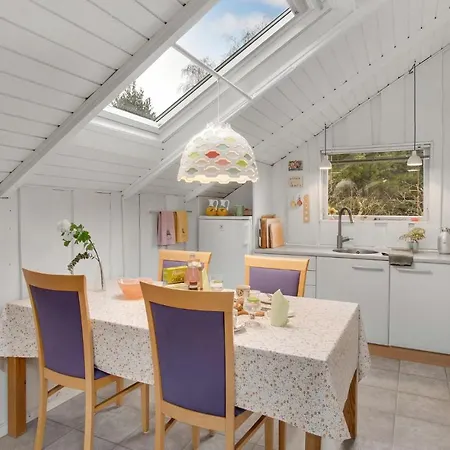 4 Bedroom Pet Friendly In *