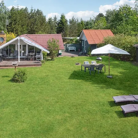 4 Bedroom Pet Friendly In *